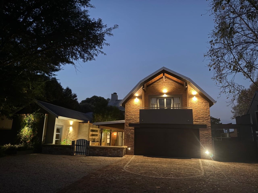 5 Bedroom Property for Sale in The Coves North West